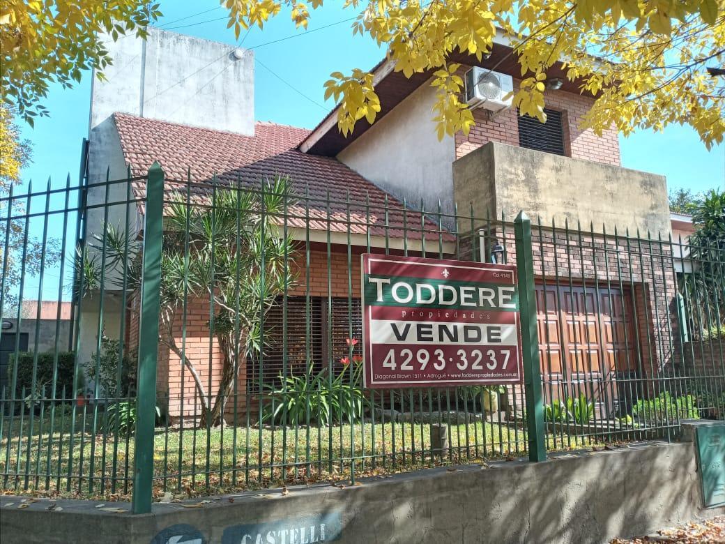 EXCELENTE CHALET EN ADROGUE