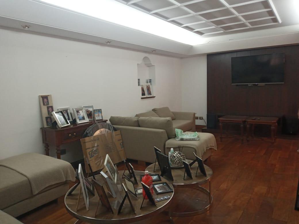 CHALET DE CATEGORIA EN INMEJORABLE UBICACION EN ADROGUE