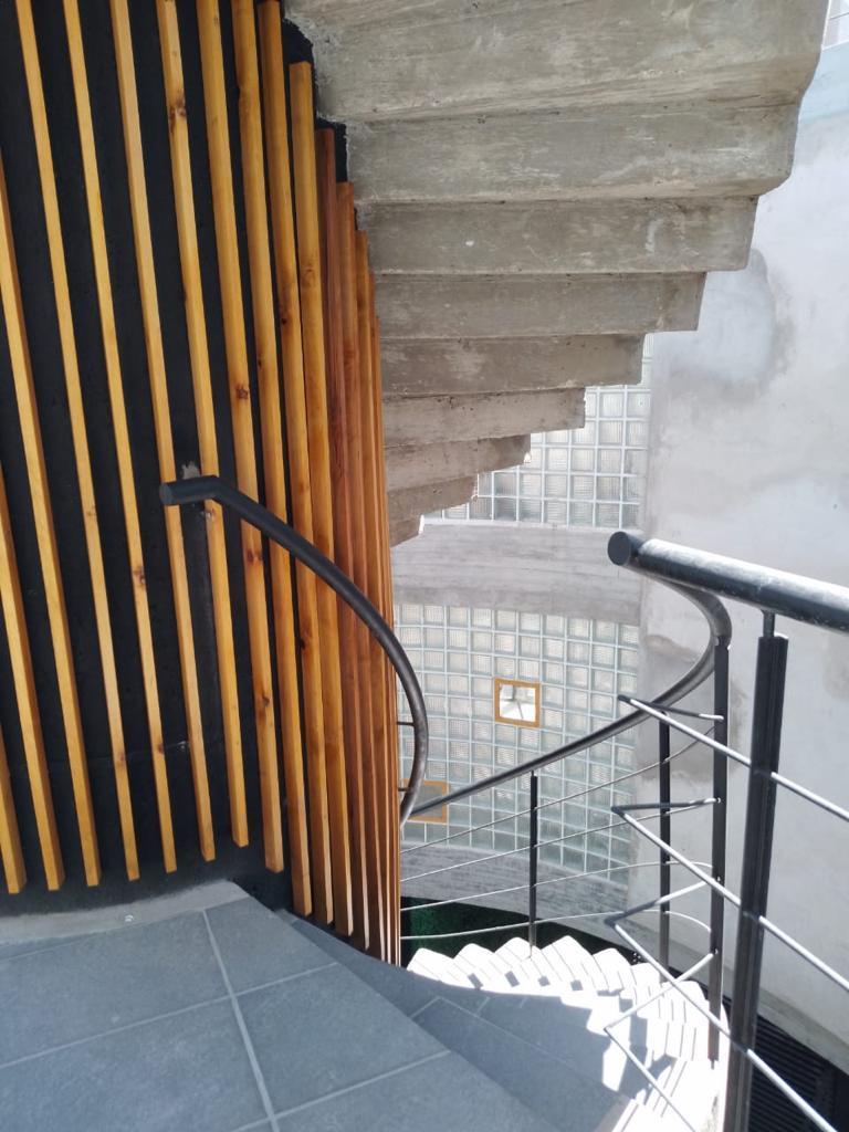 Foto de DEPARTAMENTO DE 3 AMBIENTES CON TERRAZA EN EDIFICIO PLAZA AZOPARDO, imagen 3