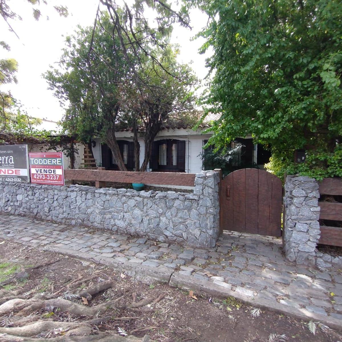 RETASADA!!! HERMOSA CASA EN VENTA EN EXCELENTE BARRIO DE ADROGUE