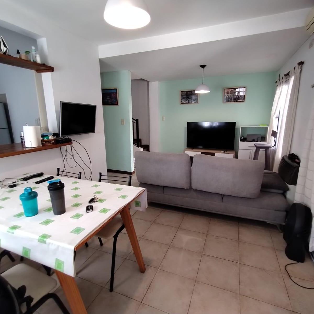 TRIPLEX A LA VENTA EN EXCELENTE UBICACION EN ADROGUE
