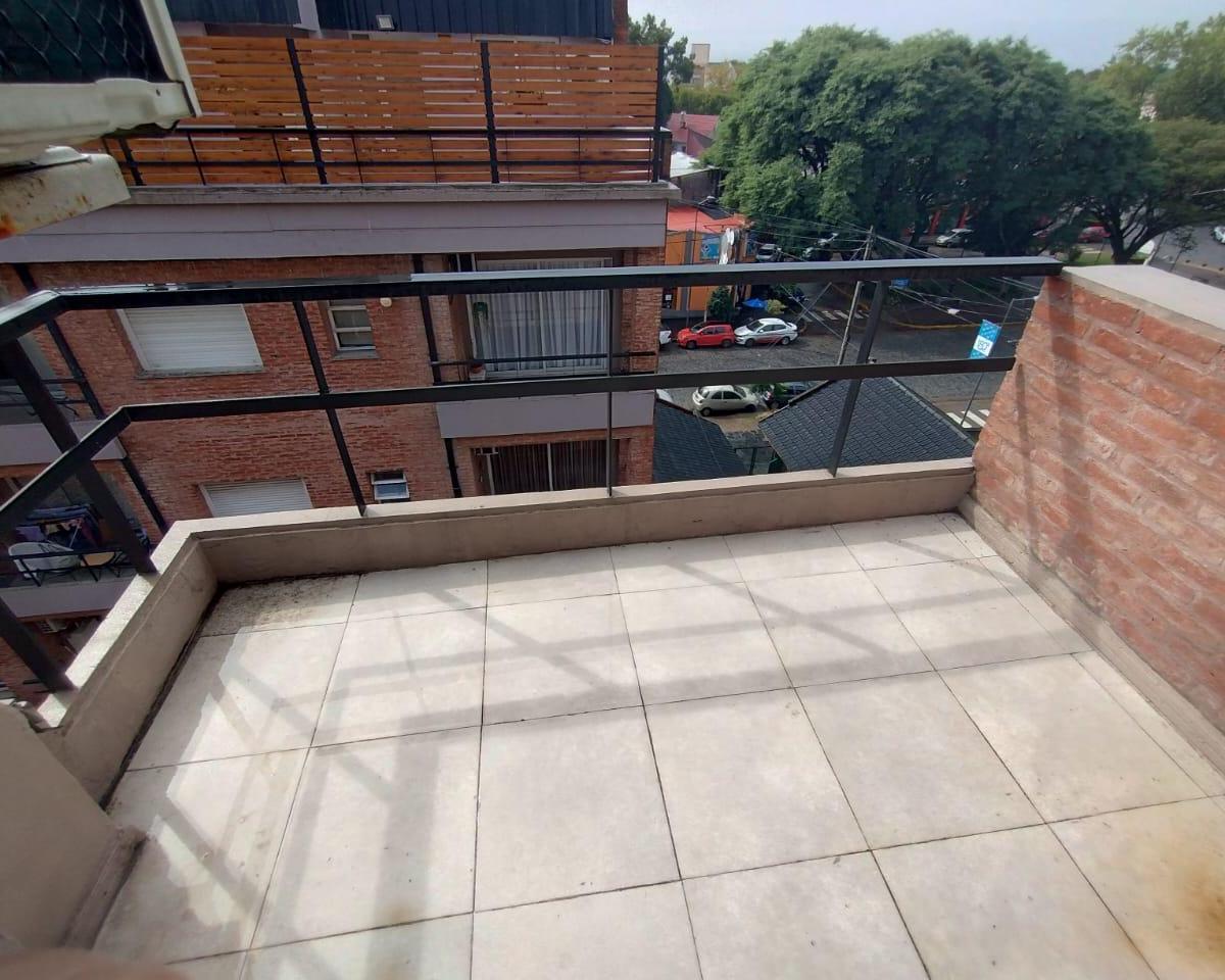 DEPARTAMENTO CON COCHERA EN VENTA EN ADROGUE - EXCELENTE UBICACION