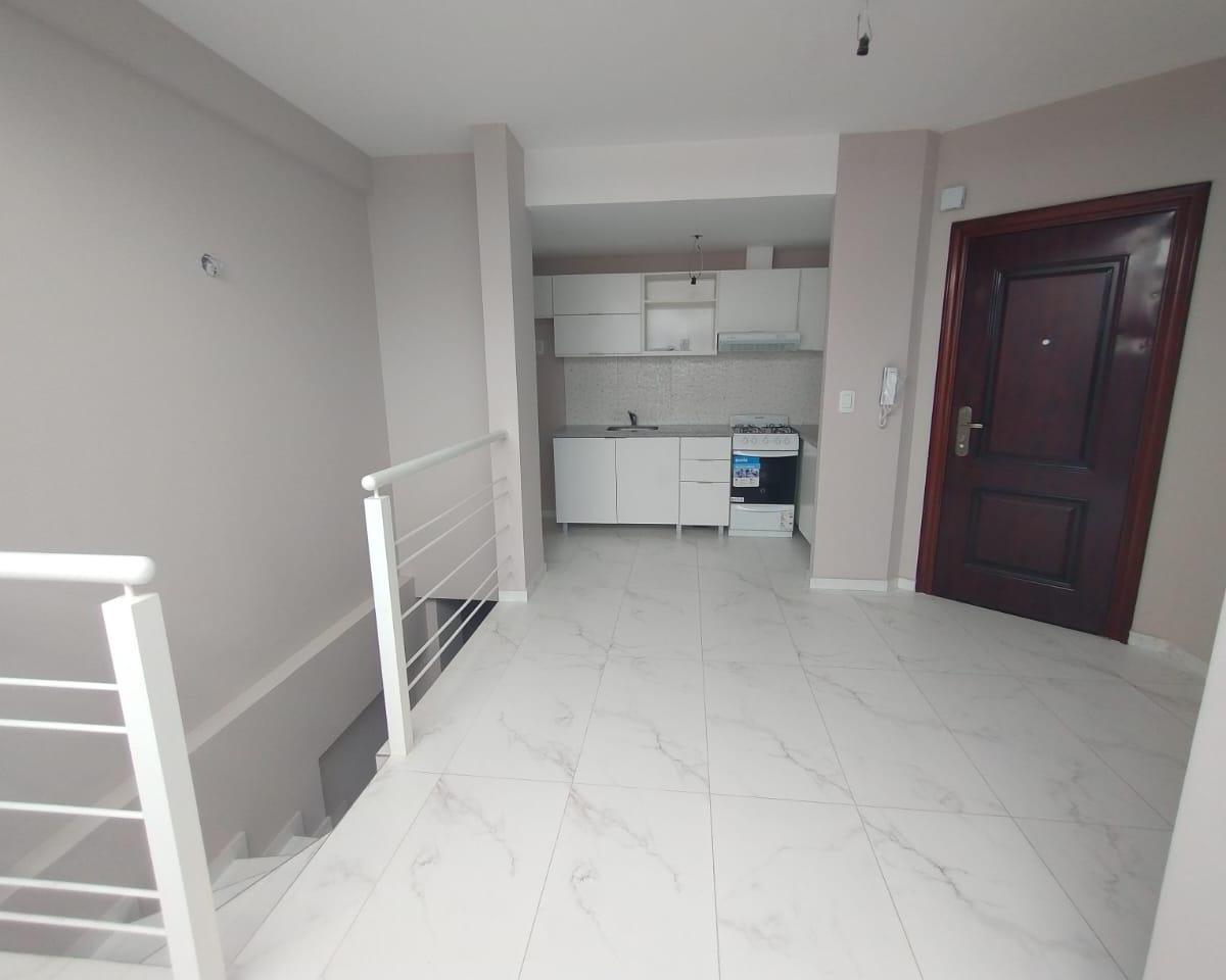 Departamento en Duplex a La Venta en Adrogue con Cochera 2