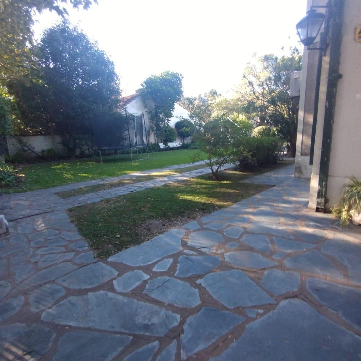 RETASADO!!! HERMOSO CHALET INGLES SOBRE CALLE EREZCANO EN JOSE MARMOL