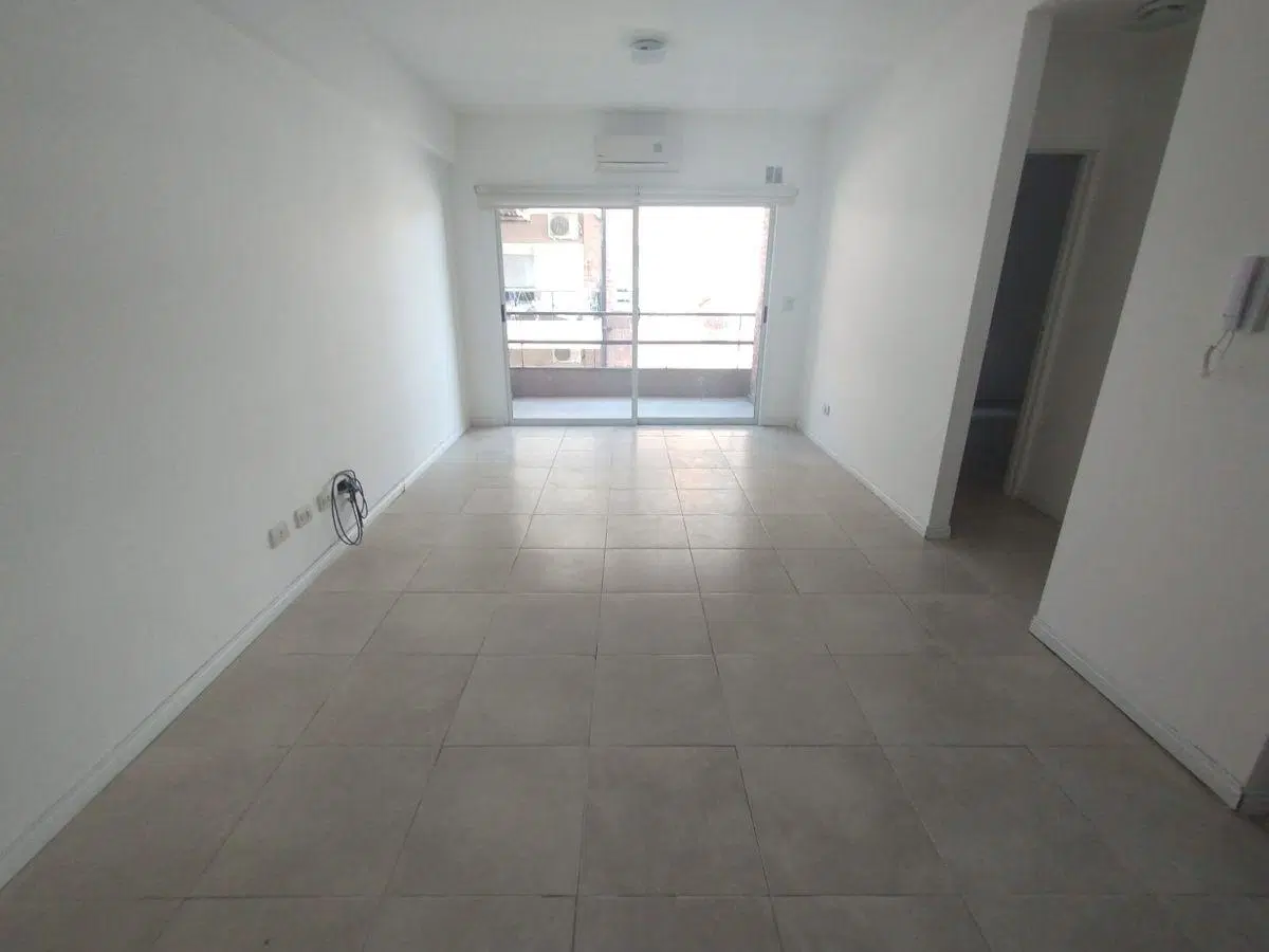 DEPARTAMENTO 2 AMBIENTES A METROS DE PLAZA BROWN ADROGUE 3