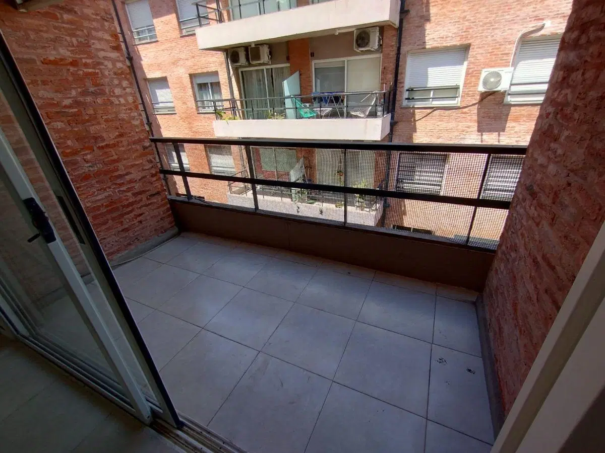 DEPARTAMENTO 2 AMBIENTES A METROS DE PLAZA BROWN ADROGUE 8