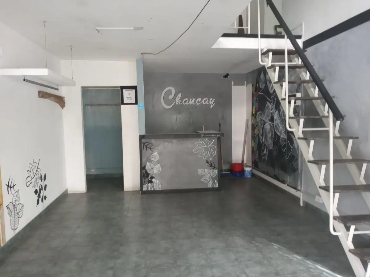 LOCAL EN ALQUILER EN EXCELENTE UBICACION EN EL CENTRO DE ADROGUE 4