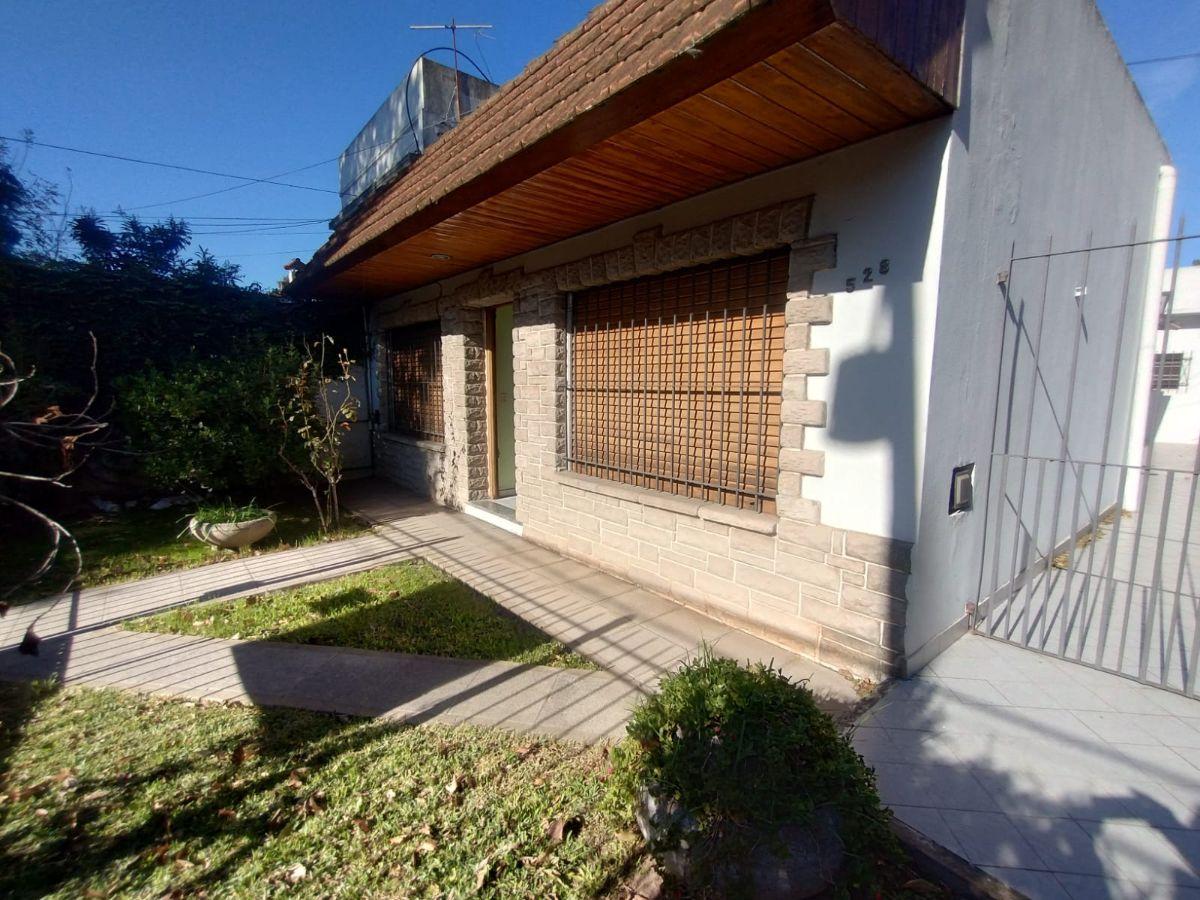 HERMOSA CASA EN VENTA EN EXCELENTE UBICACION EN ADROGUE