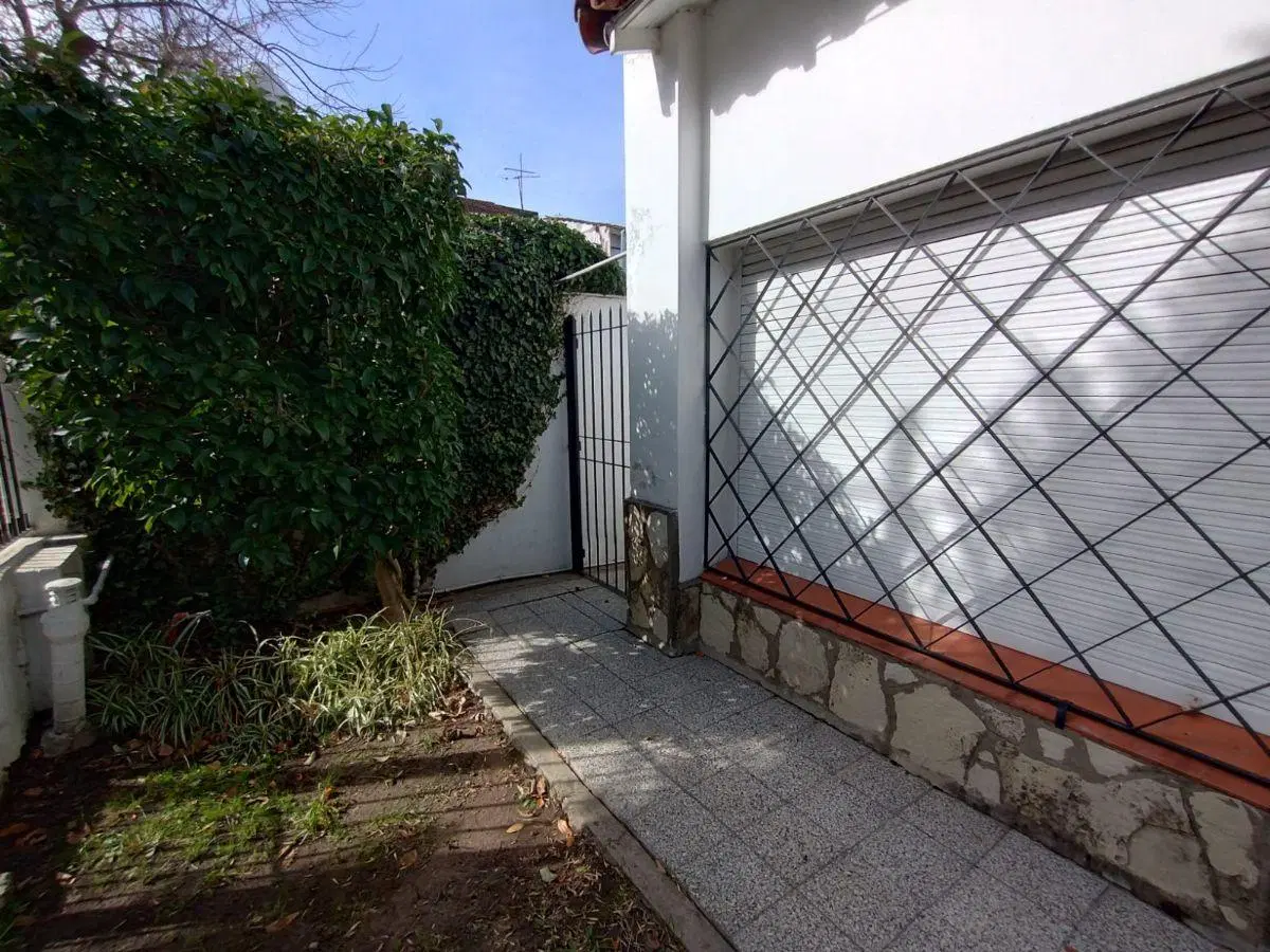 CASA CON 2 DORMITORIOS EN VENTA EN ADROGUE - GRAL PAZ 534 4