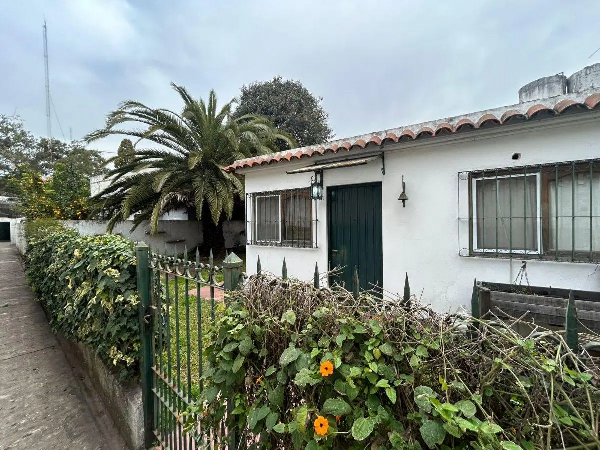 VENTA DE EXCELENTE PH CON JARDIN EN PLENO CENTRO DE ADROGUE – E. ADROGUE 1277 1