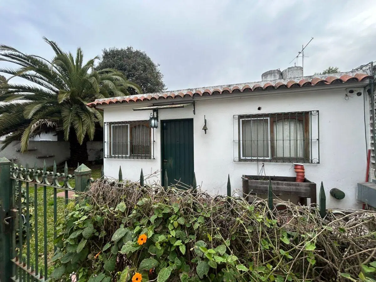 VENTA DE EXCELENTE PH CON JARDIN EN PLENO CENTRO DE ADROGUE – E. ADROGUE 1277 2