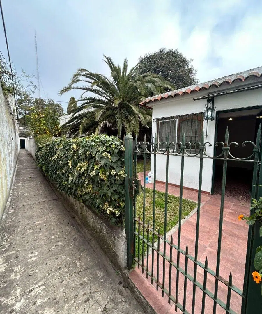 VENTA DE EXCELENTE PH CON JARDIN EN PLENO CENTRO DE ADROGUE – E. ADROGUE 1277 5
