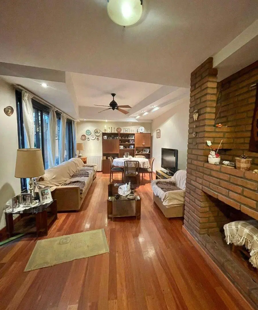 CASA A LA VENTA SOBRE CALLE DRUMOND AL 600 ADROGUE 2