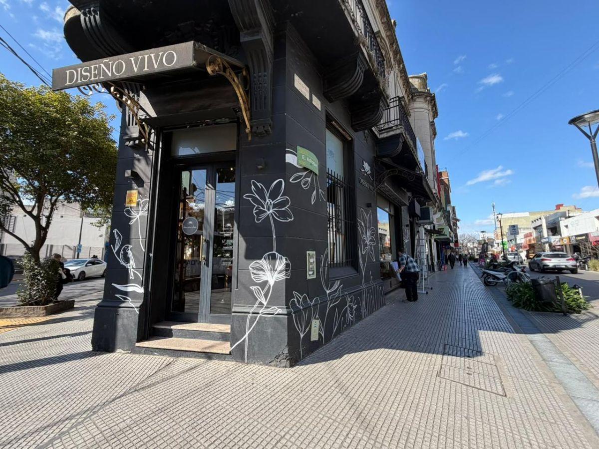 Foto de VENTA | ESQUINA HISTÓRICA Y ESTRATÉGICA FRENTE A LA ESTACIÓN DE ADROGUÉ, imagen 1