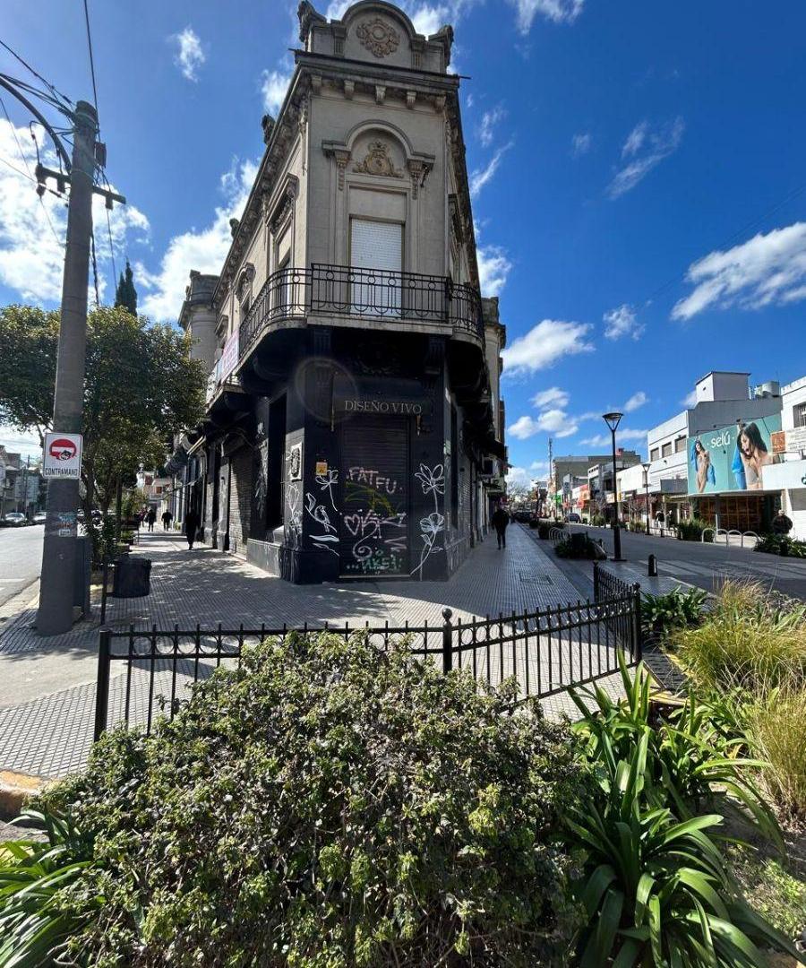 Foto de VENTA | ESQUINA HISTÓRICA Y ESTRATÉGICA FRENTE A LA ESTACIÓN DE ADROGUÉ, imagen 2