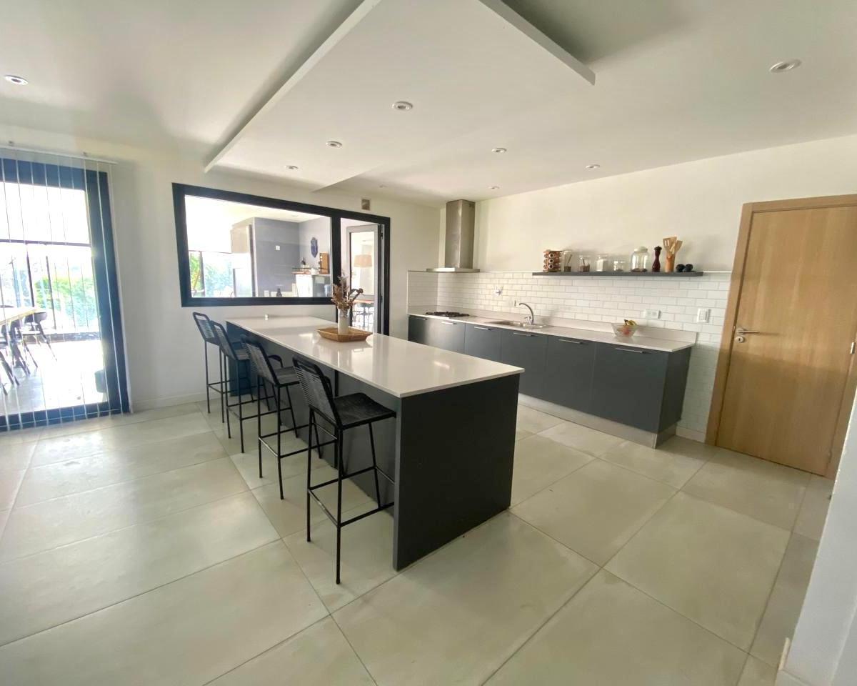 Foto de VENTA | CASA DE 4 AMBIENTES | ARENAS DEL SUR | TOMA PERMUTA, imagen 4