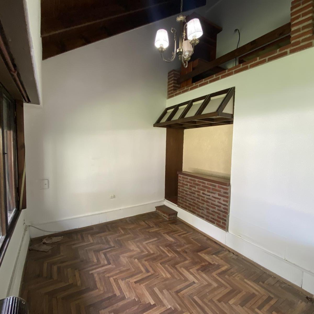 Retasado| Venta | Chalet 4 Ambientes | Cochera Doble | Zona Aeroparque 5
