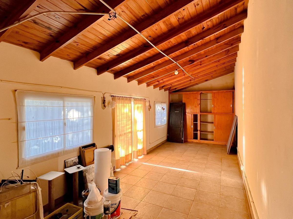 Venta | Permuta | Chalet de Piedra | Sobre 2 Lotes | Los Troncos | 2