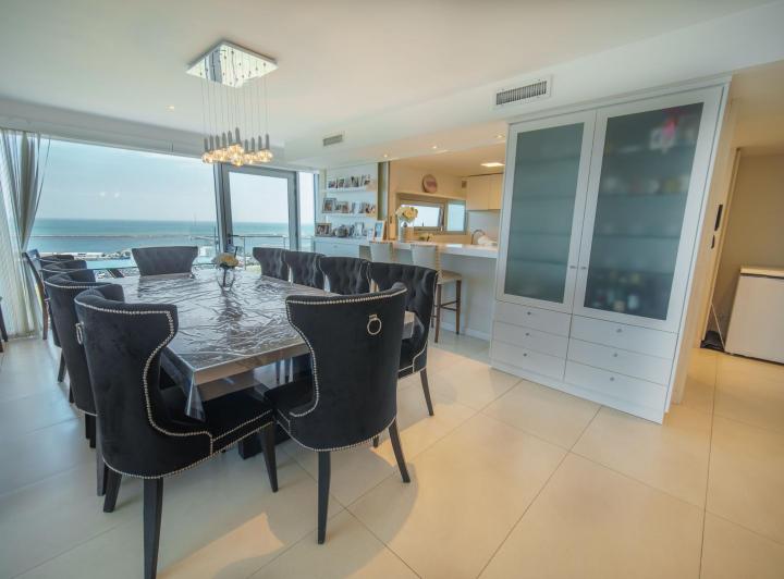 DEPARTAMENTO DE 5 AMBIENTES|  CON VISTAS INIGUALABLES| DEL MAR EL PUERTO Y EL GOLF 2