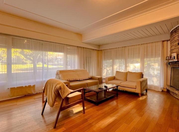 Foto de VENTA | PERMUTA | CHALET DE PIEDRA | SOBRE 2 LOTES | LOS TRONCOS |, imagen 2