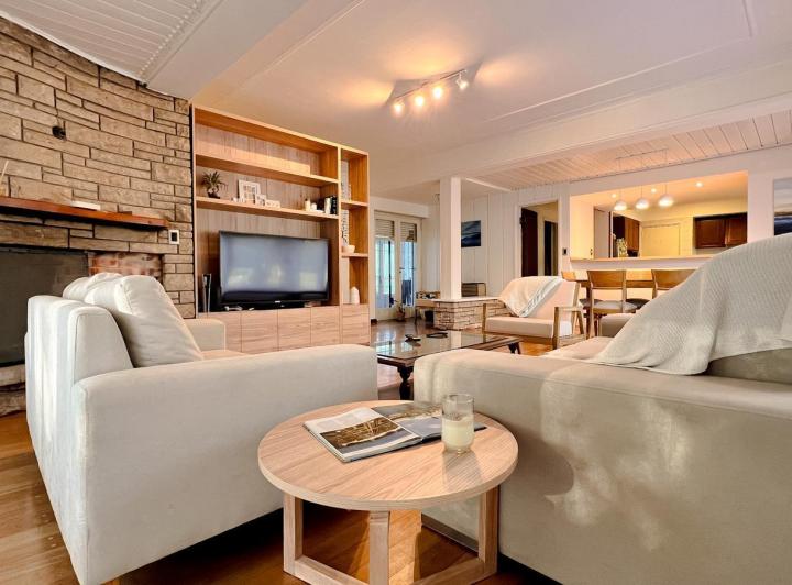 Foto de VENTA | PERMUTA | CHALET DE PIEDRA | SOBRE 2 LOTES | LOS TRONCOS |, imagen 3