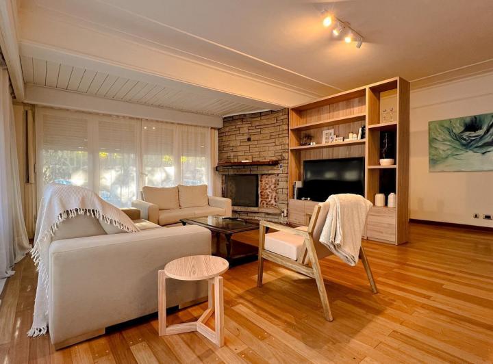 Foto de VENTA | PERMUTA | CHALET DE PIEDRA | SOBRE 2 LOTES | LOS TRONCOS |, imagen 4