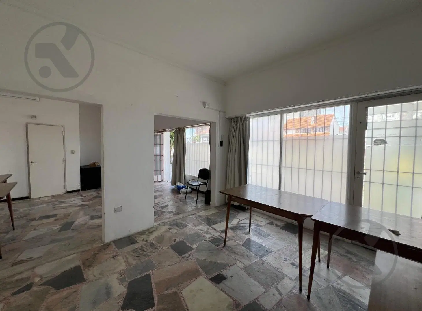 Alquiler comercial de local 120m2 cubiertos sobre Av Edison 2