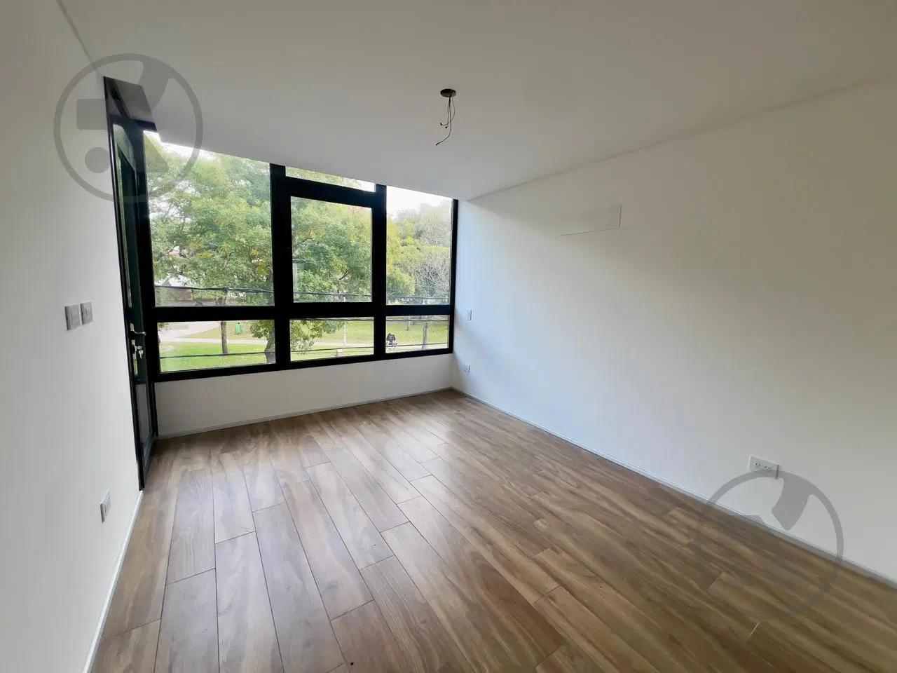 A ESTRENAR | Moderno Departamento 2 Amb con balcón terraza y cochera frente a Plaza Guemes 3