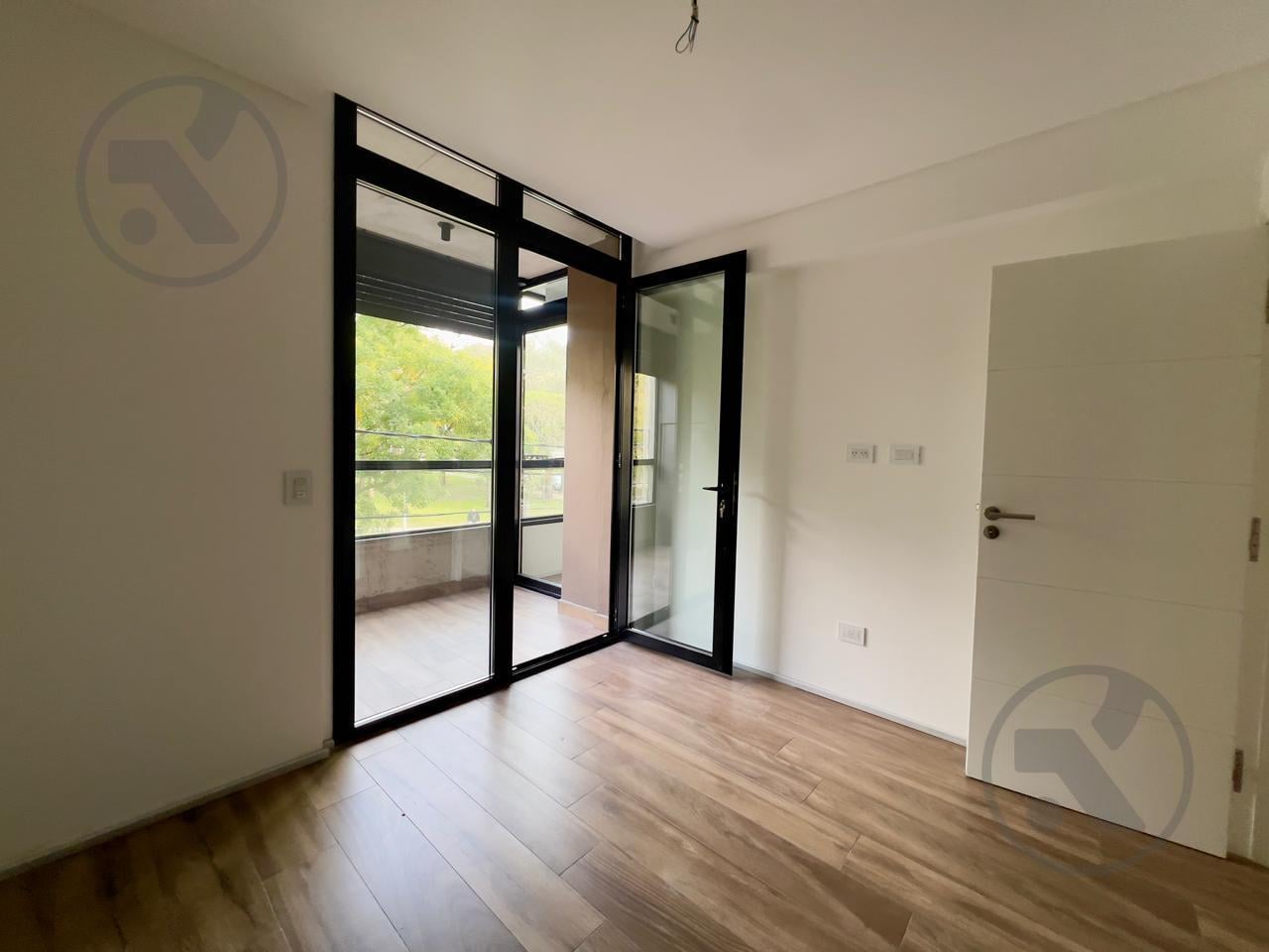 A ESTRENAR | Moderno Departamento 2 Amb con balcón terraza y cochera frente a Plaza Guemes