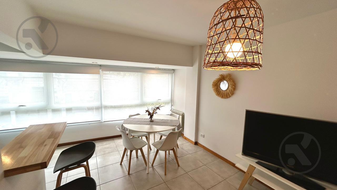 VENTA | Departamento 1 ambiente a la calle con cochera.