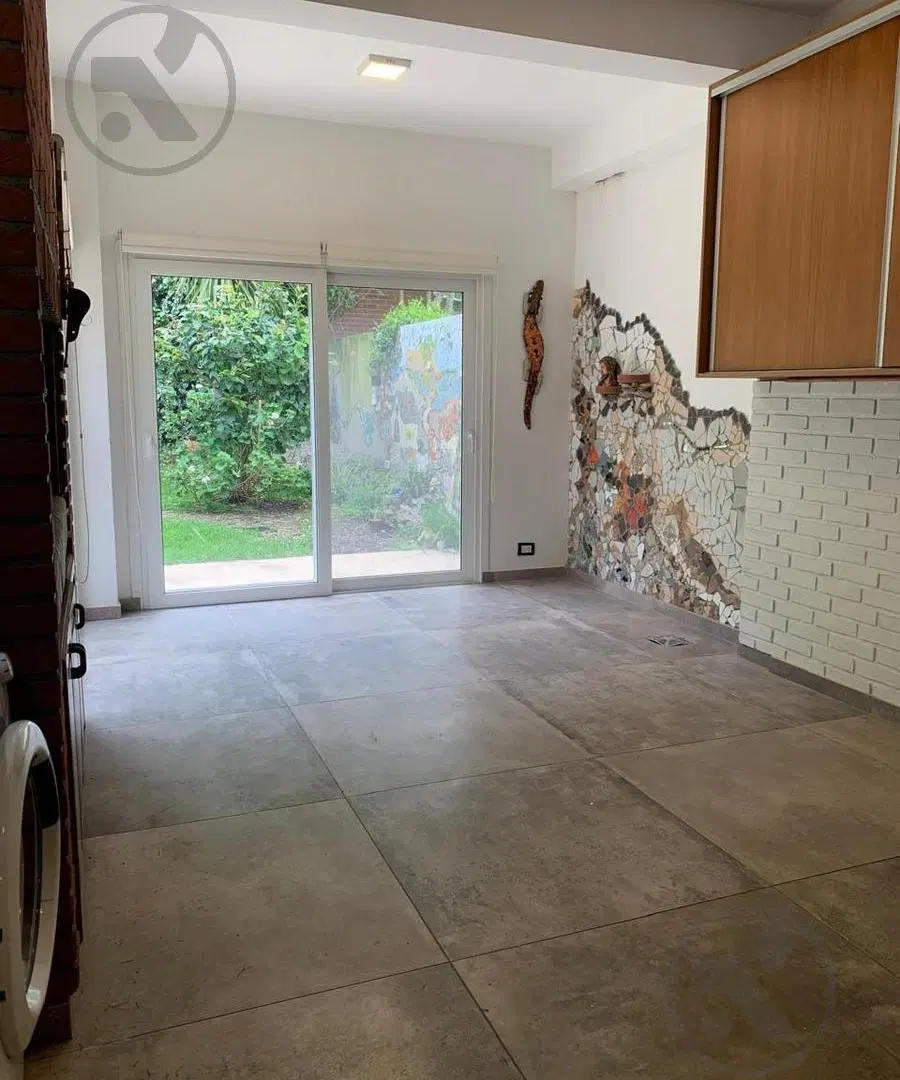 ALQUILER 24 MESES | AMPLIA CASA CON JARDIN Y COCHERA | PLAYA GRANDE 2