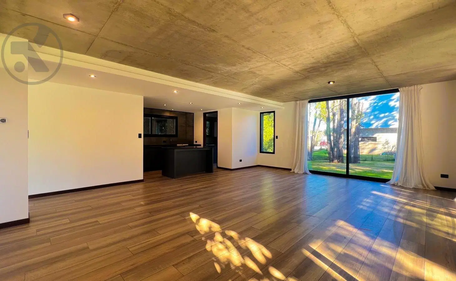 VENTA | CASA MODERNA DE 4 AMBIENTES | EN BARRIO LAS PRUNAS | 2