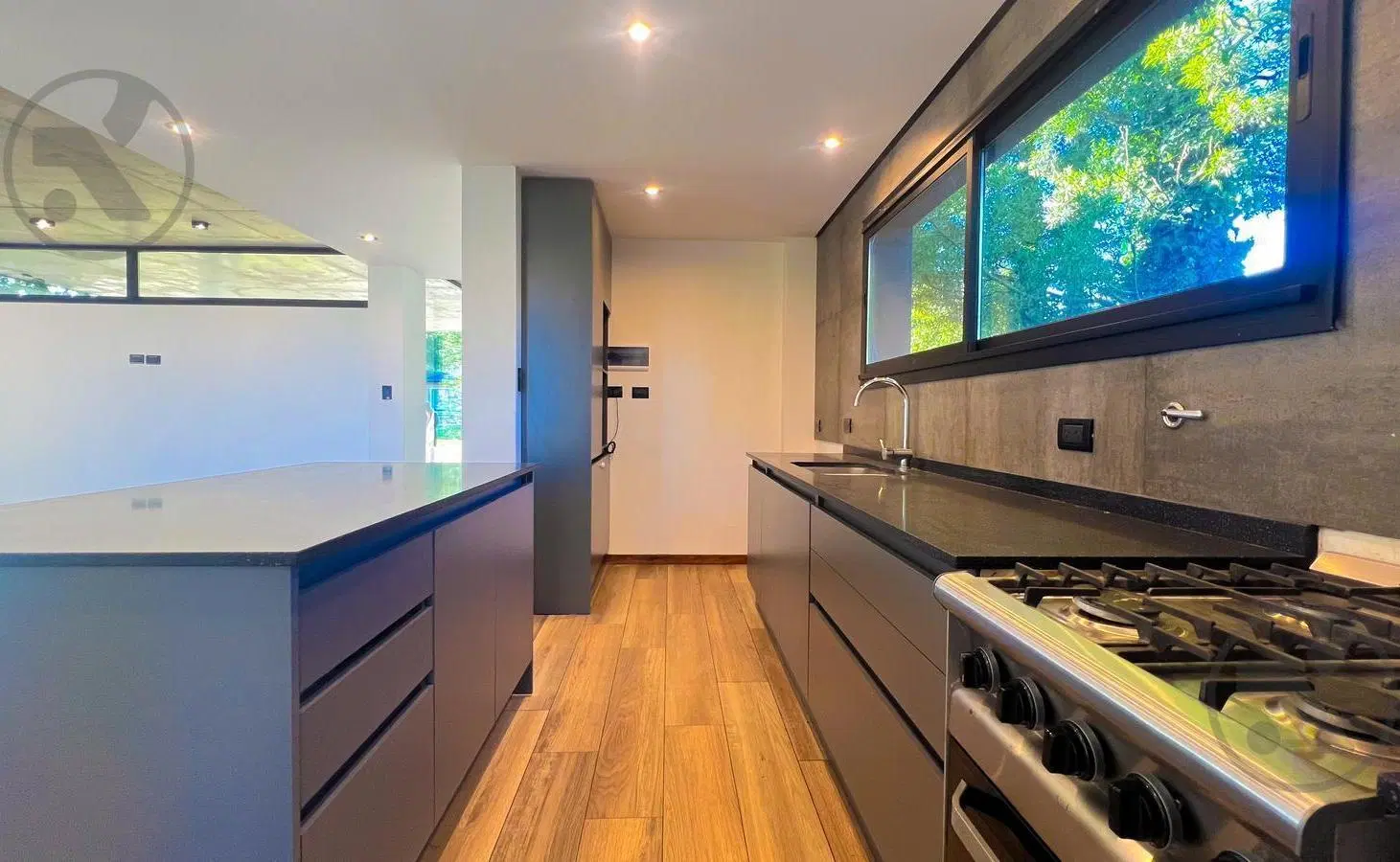 VENTA | CASA MODERNA DE 4 AMBIENTES | EN BARRIO LAS PRUNAS | 5