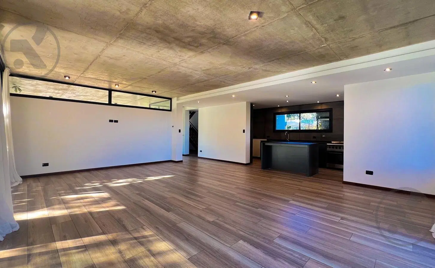 VENTA | CASA MODERNA DE 4 AMBIENTES | EN BARRIO LAS PRUNAS | 1