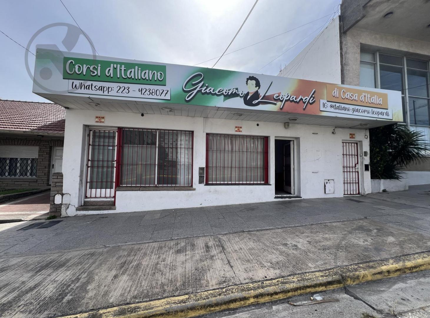 Amplio local comercial en Alquiler sobre Av Edison casi J B Justo