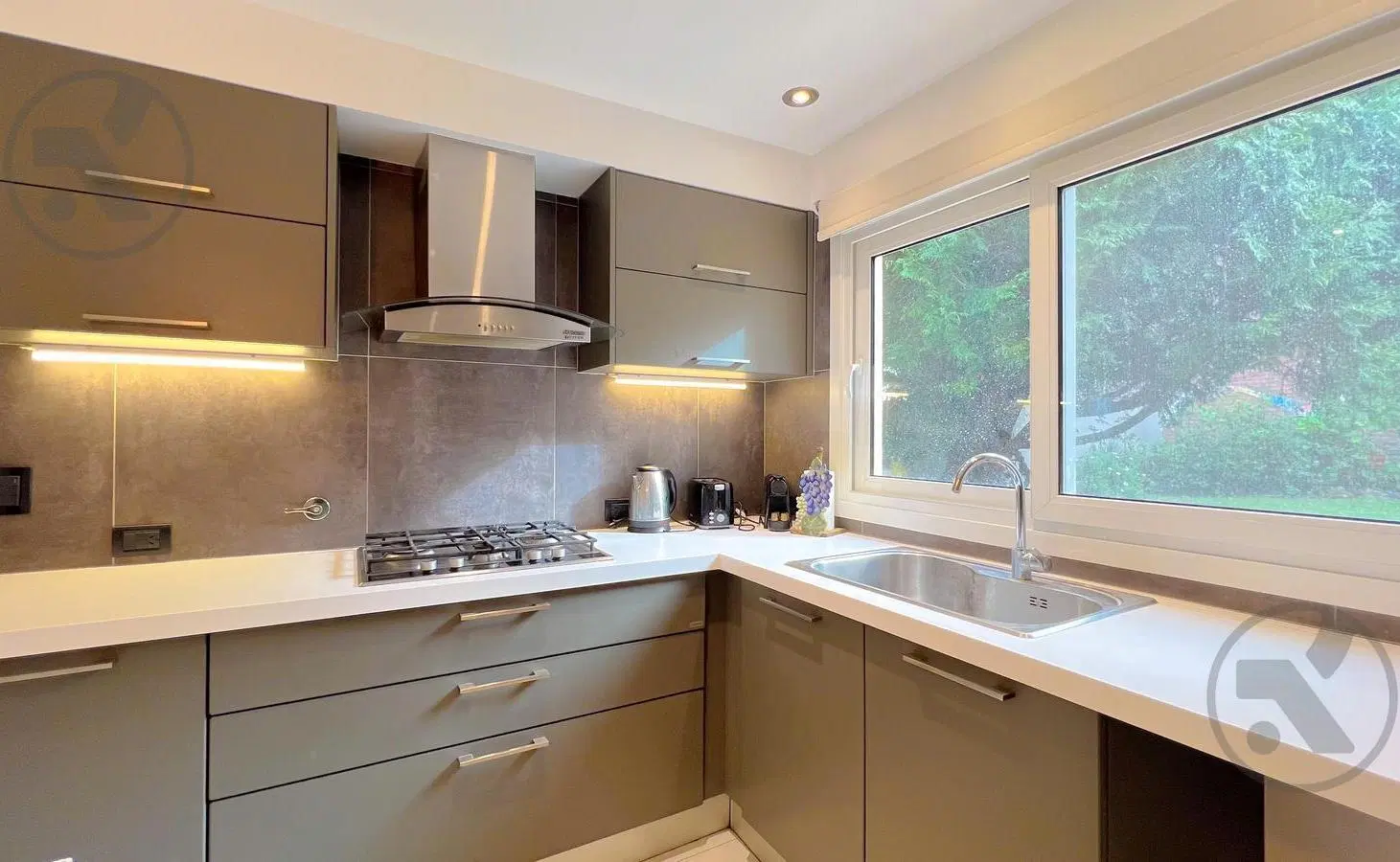 VENTA | MODERNA CASA 4 AMBIENTES | PARQUE Y COCHERA | PLAYA GRANDE 8