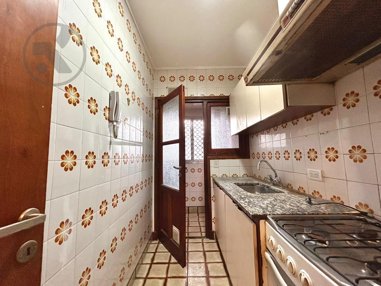 Foto de ALQUILER | DEPARTAMENTO | 2 AMBIENTES | COCHERA | LA PERLA, imagen 3