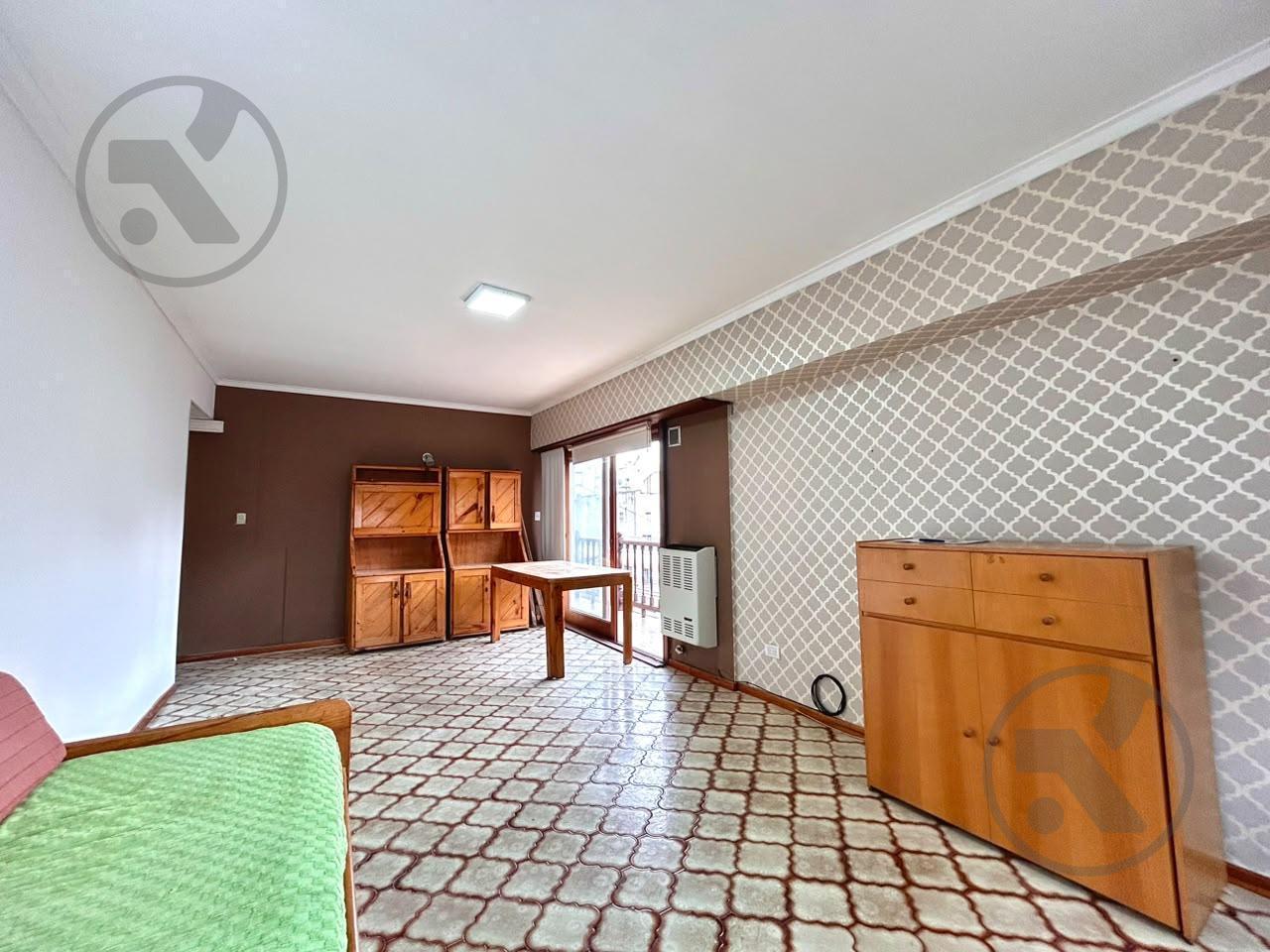 Foto de ALQUILER | DEPARTAMENTO | 2 AMBIENTES | COCHERA | LA PERLA, imagen 2