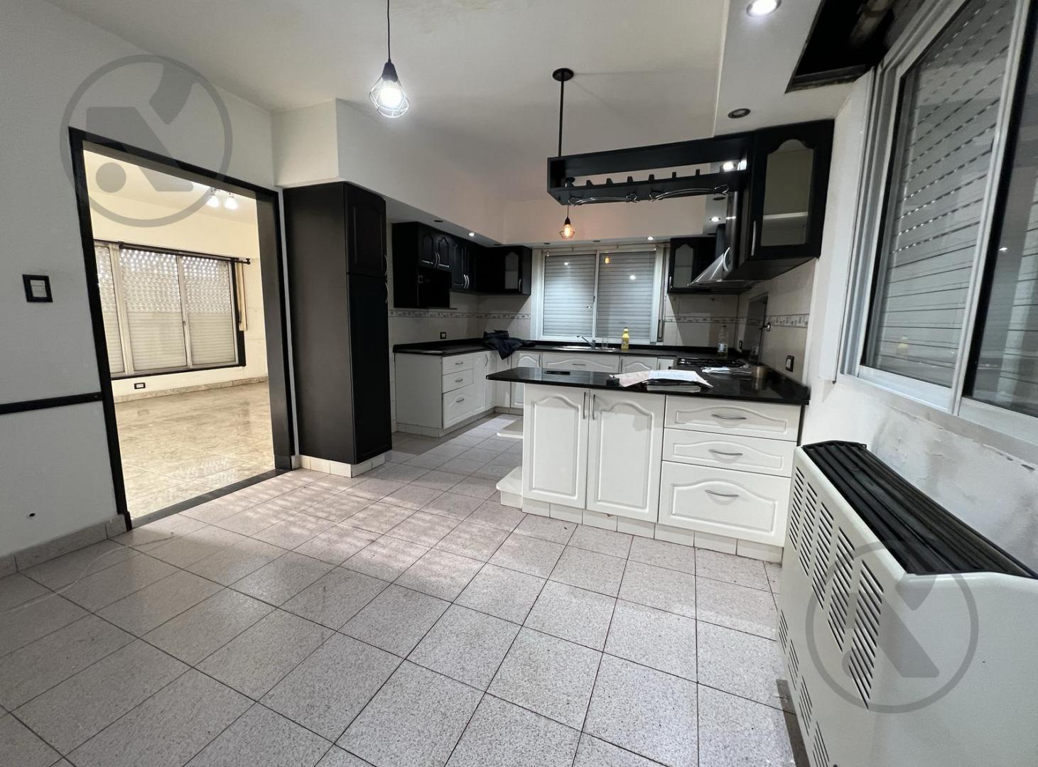 Foto de Alquiler Comercial Casa en Esquina sobre Av Edison casi Mario Bravo, imagen 3