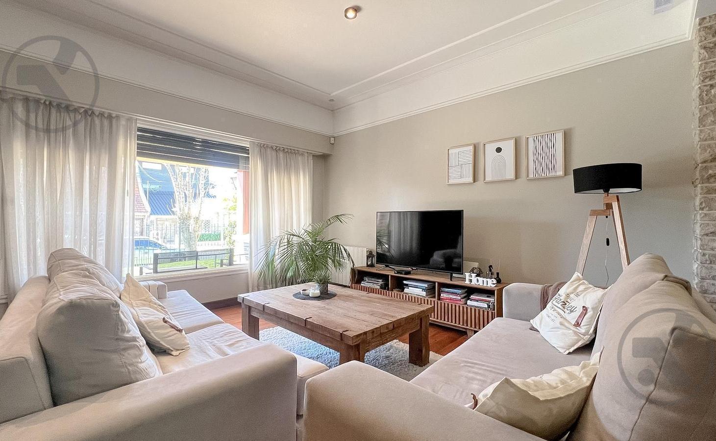 Foto de VENTA | CHALET DE 5 AMBIENTES CON PIEDRA MAR DEL PLATA | LOS TRONCOS, imagen 1