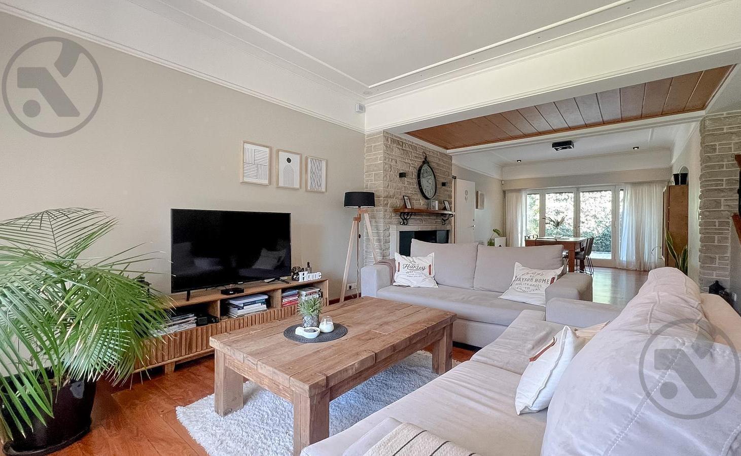 Foto de VENTA | CHALET DE 5 AMBIENTES CON PIEDRA MAR DEL PLATA | LOS TRONCOS, imagen 3