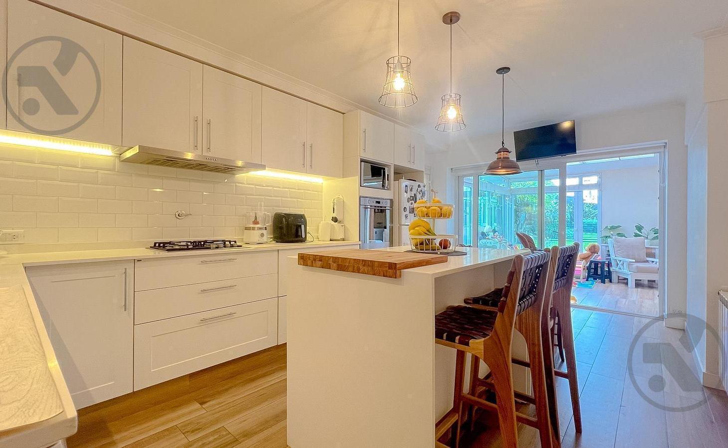 Foto de VENTA | CHALET DE 5 AMBIENTES RECICLADO A NUEVO | CHAUVIN, imagen 5