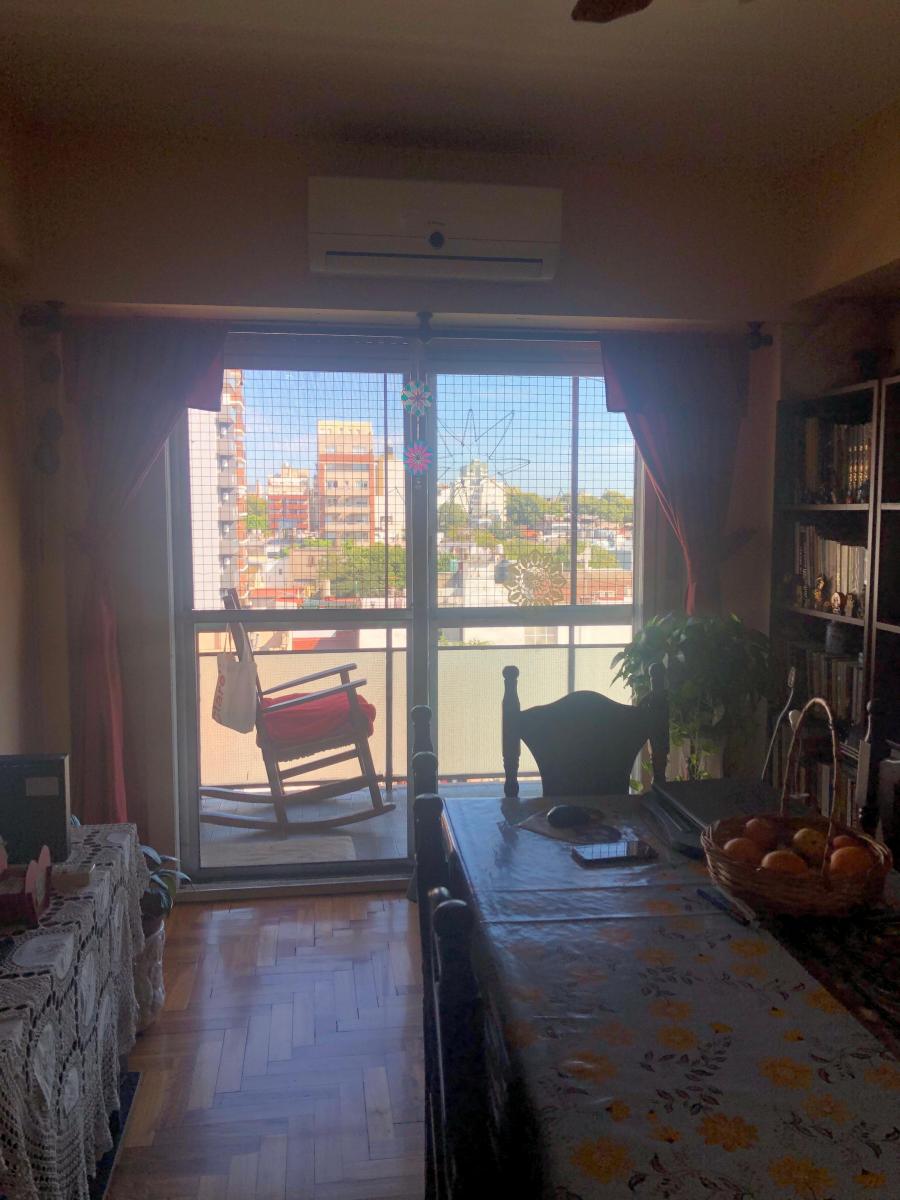 Departamento de 3 Ambientes Al Frente con Balcón, Excelente Estado y Ubicación 2