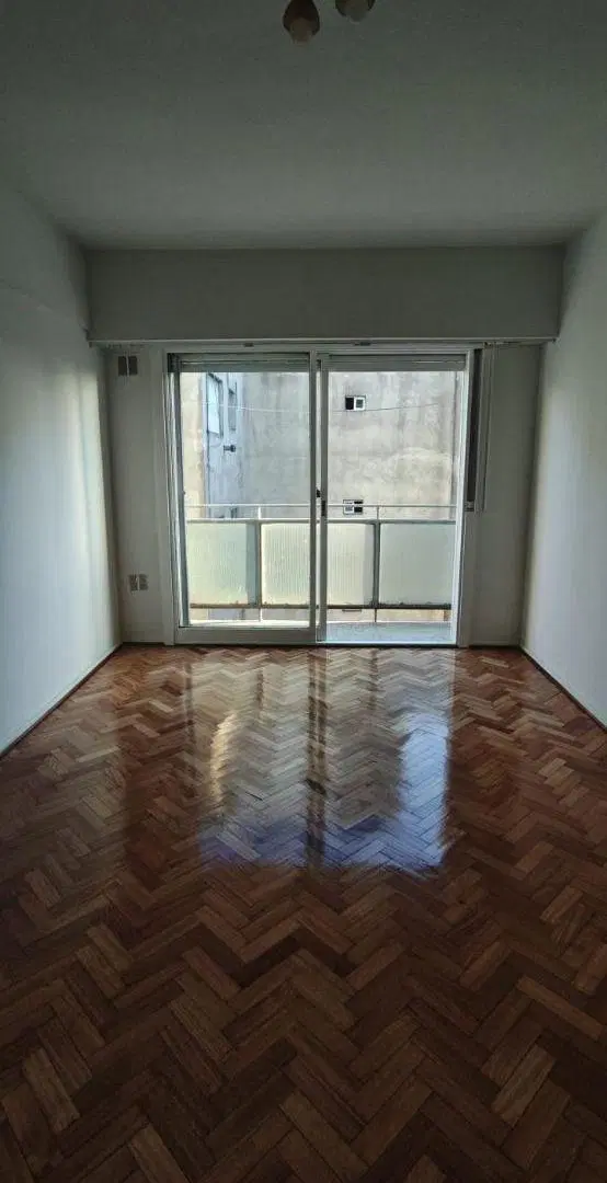 Dos Ambientes Contrfrente C/balcon, Sobre Av 4
