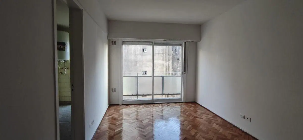 Dos Ambientes Contrfrente C/balcon, Sobre Av 2