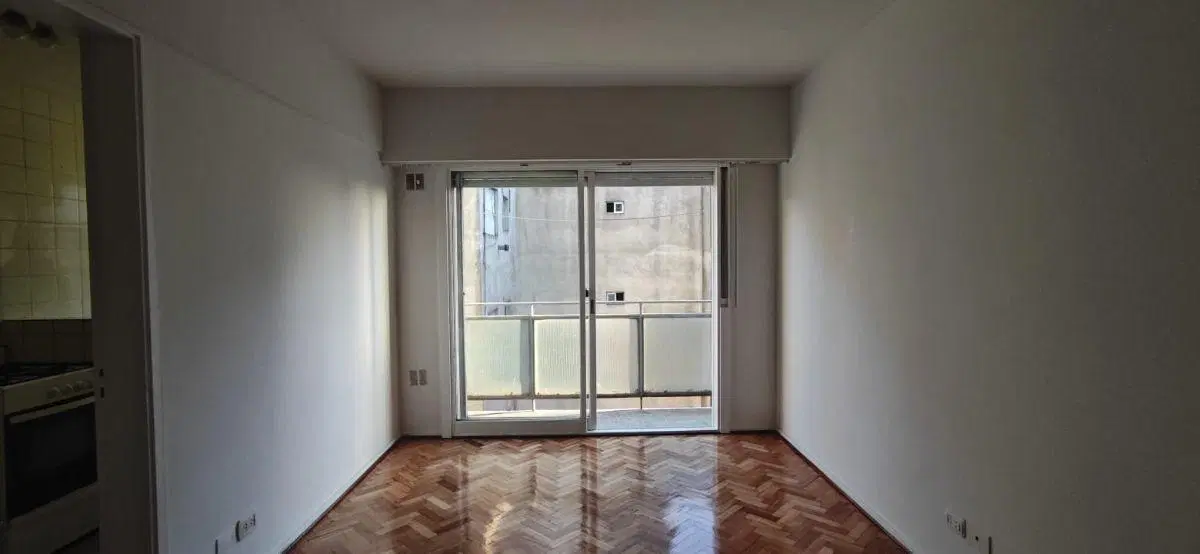 Dos Ambientes Contrfrente C/balcon, Sobre Av 5