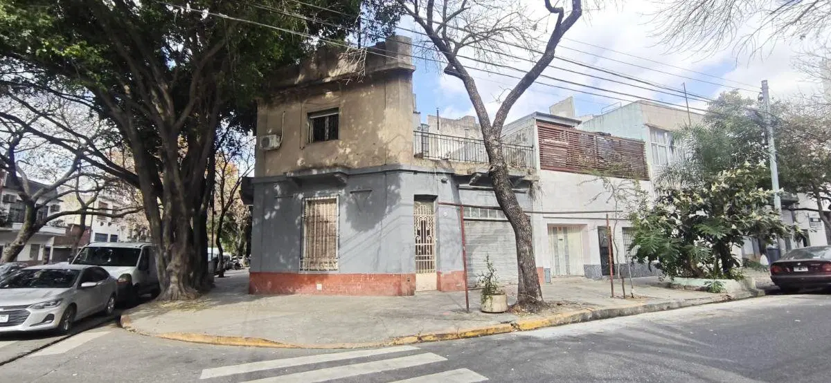 Terreno en esquina 10,30x9,50 con local y vivienda a refaccionar 5