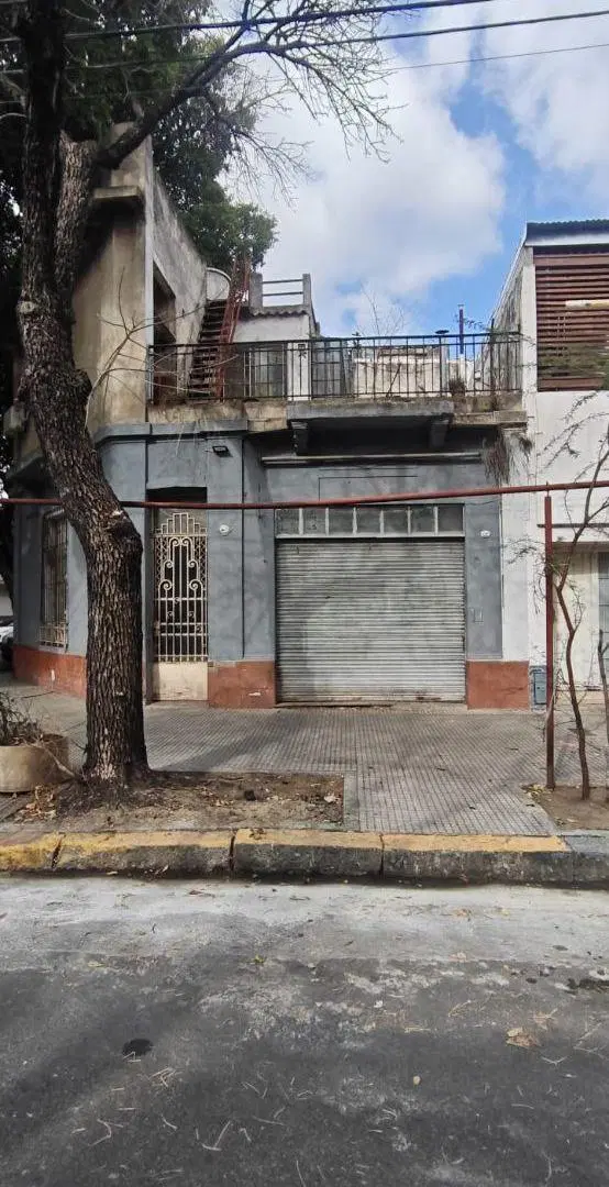 Terreno en esquina 10,30x9,50 con local y vivienda a refaccionar 3