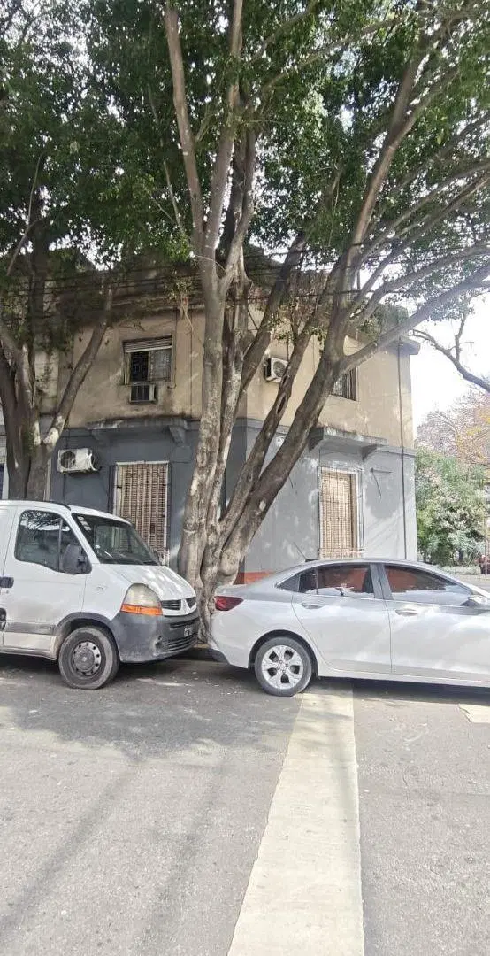 Terreno en esquina 10,30x9,50 con local y vivienda a refaccionar 4