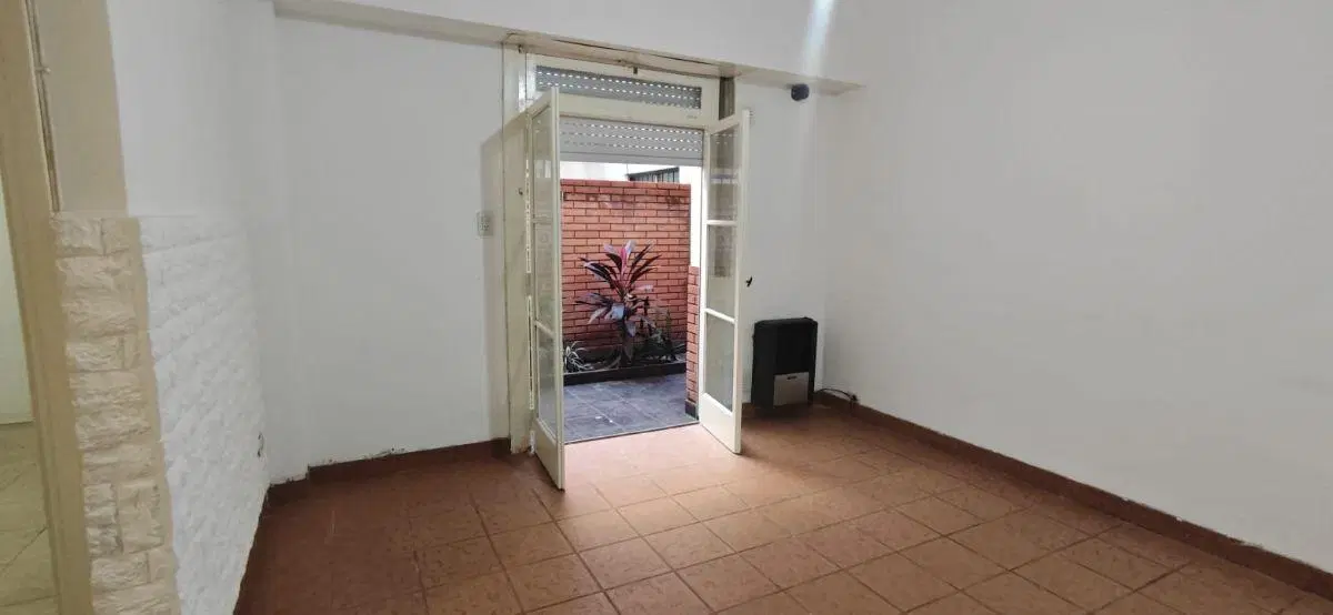 Departamento 3 ambientes, con dos patios, tipo PH 4